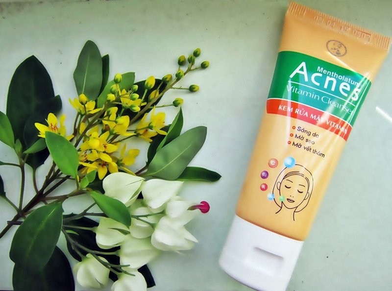 Sản phẩm Acnes Vitamin Cleanser với độ pH 5.5 giúp làm sạch và dưỡng da