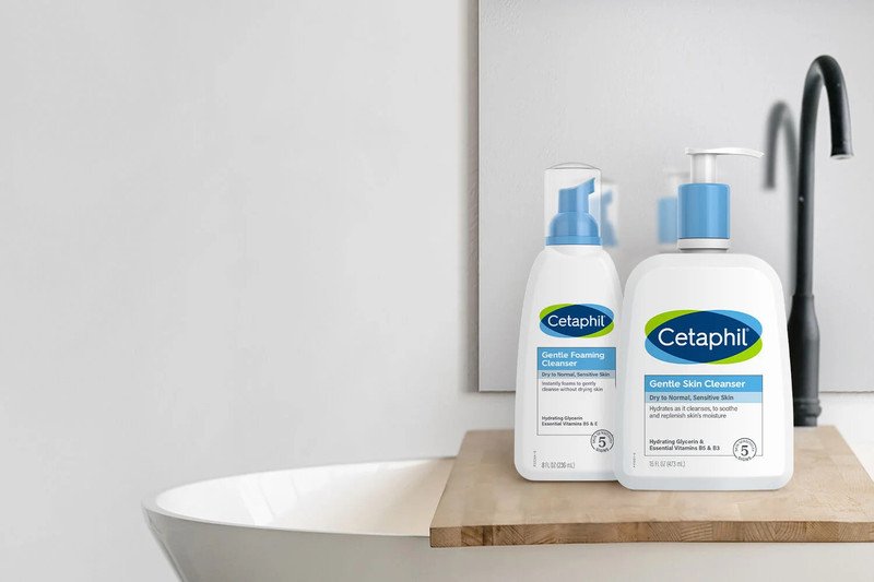 Sữa rửa mặt Cetaphil Gentle Skin Cleanser là lựa chọn dịu nhẹ cho trẻ 12 tuổi.
