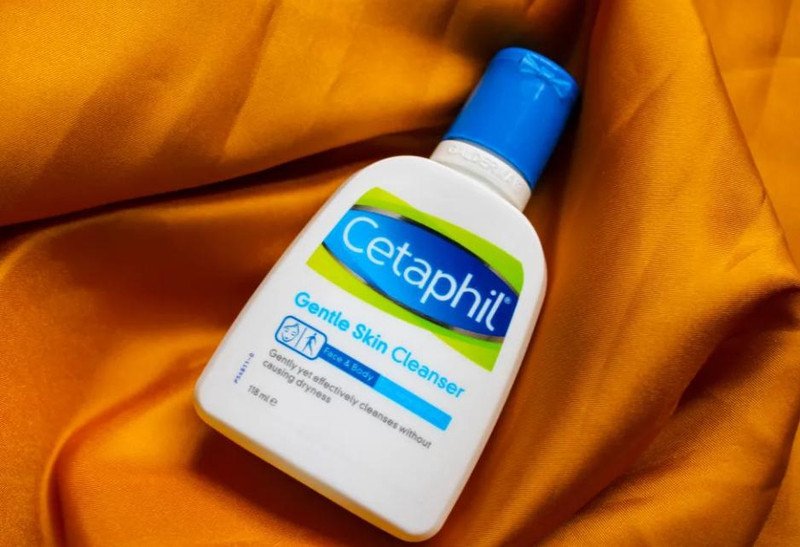 Sữa rửa mặt Cetaphil Gentle Skin Cleanser với công thức dịu nhẹ