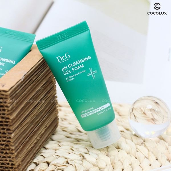 Sữa rửa mặt Dr.G pH Cleansing Gel Foam loại bỏ bụi bẩn và kem chống nắng