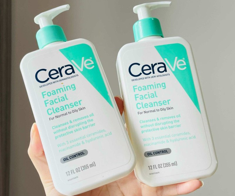 Sữa rửa mặt lành tính CeraVe Foaming Cleanser làm sạch sâu không khô da