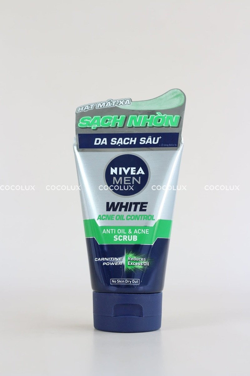Sữa rửa mặt Nivea Men 100g hạt mát xa kiểm soát nhờn cho da dầu