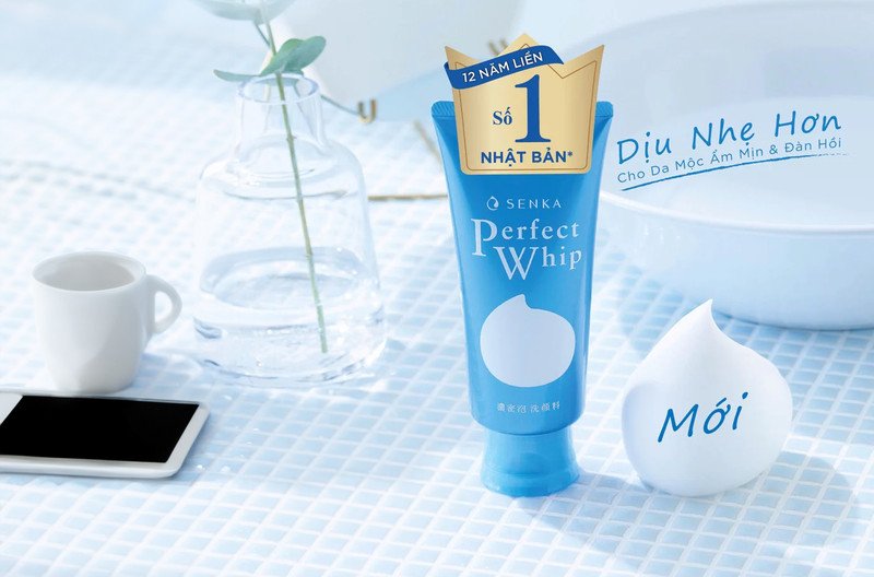 Sữa rửa mặt Perfect Whip màu xanh dưỡng ẩm sâu cho làn da