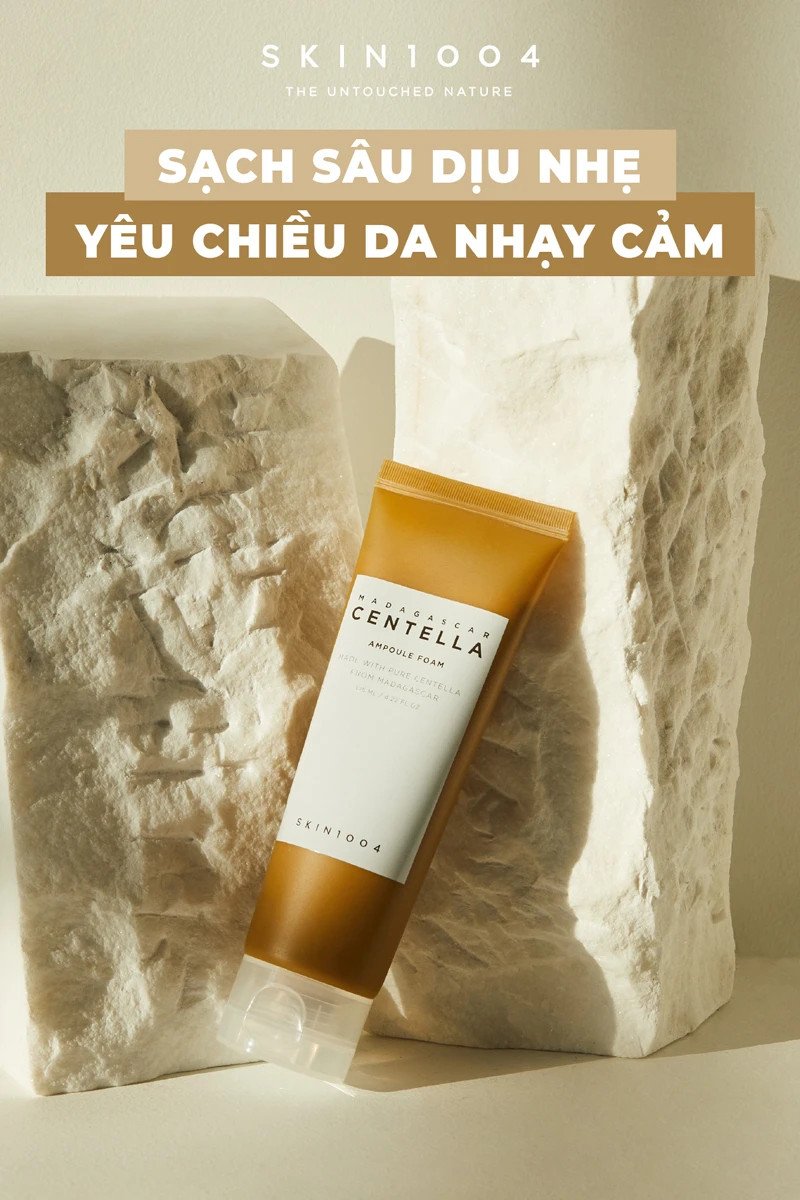 Sữa rửa mặt rau má Skin1004 dịu nhẹ làm sạch sâu