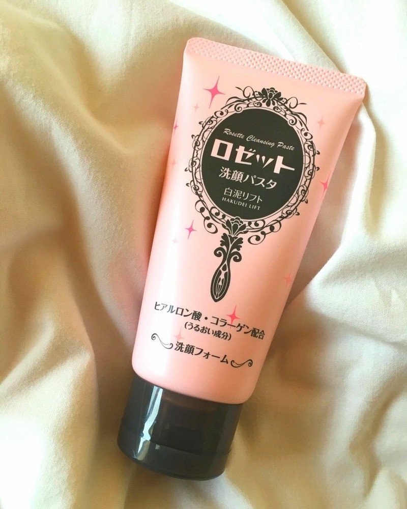 Sữa rửa mặt Rosette bùn trắng màu hồng chống lão hóa, cấp ẩm và tăng cường collagen cho da.