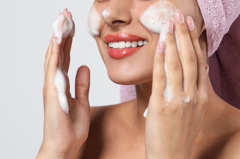 Sữa rửa mặt tạo bọt làm sạch sâu hiệu quả