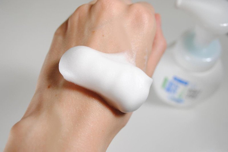 Sữa rửa mặt tạo bọt sẵn tiện lợi và hiệu quả