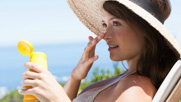 Tần suất thoa lại kem chống nắng lâu trôi khi hoạt động cường độ cao