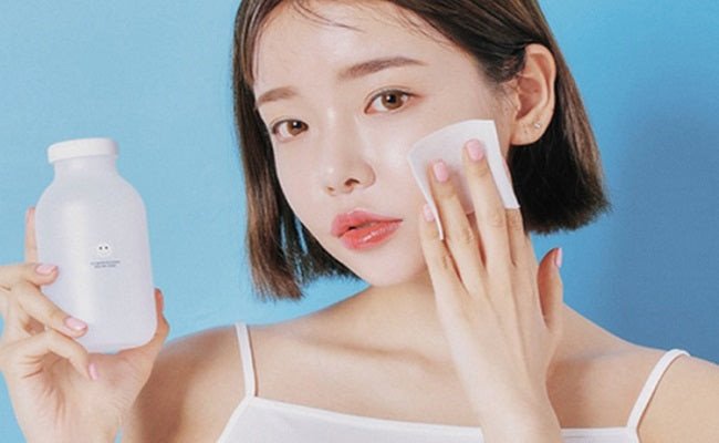 Tẩy trang kỹ lưỡng trước khi dùng sữa rửa mặt để làm sạch hoàn hảo