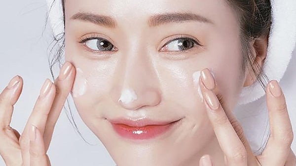 Thành phần tự nhiên trong sữa rửa mặt cho da khô