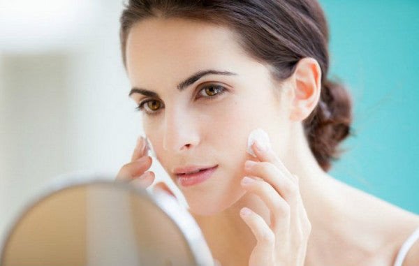 Thoa kem chống nắng lâu trôi 15 phút trước khi ra ngoài trời