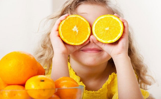 Vitamin C trong sữa rửa mặt làm sáng da giúp giảm thâm nám và chống oxy hóa