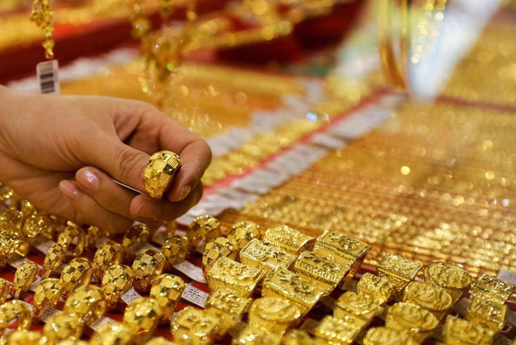 Vàng 18K: Định Nghĩa, Đặc Điểm và Giá Trị Trong Thế Giới Trang Sức 2026 Các mẫu trang sức vàng 18K đa dạng màu sắc
