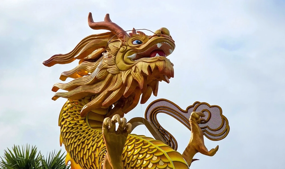 Rồng Vàng Huế: Biểu Tượng May Mắn và Văn Hóa Độc Đáo Hình ảnh Rồng Vàng Huế rực rỡ trong dịp lễ hội