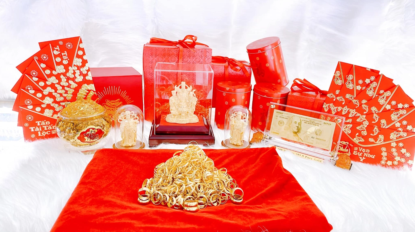 Hình ảnh trang sức vàng Hoa Tùng