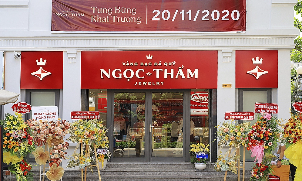 Tiệm Vàng Ngọc Thẩm: Uy Tín Vàng 3 Đời – Điểm Đến Trang Sức Sang Trọng 2026 Khách hàng lựa chọn trang sức tại tiệm vàng Ngọc Thẩm