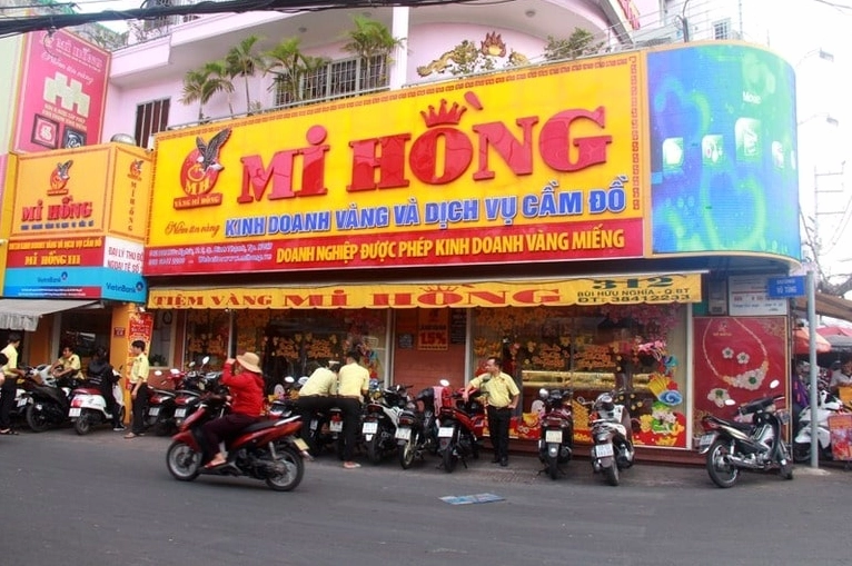 Mi Hồng Bình Thạnh: Điểm Hẹn Ẩm Thực Không Thể Bỏ Lỡ 2026 Không gian quán Mi Hồng thoáng đãng