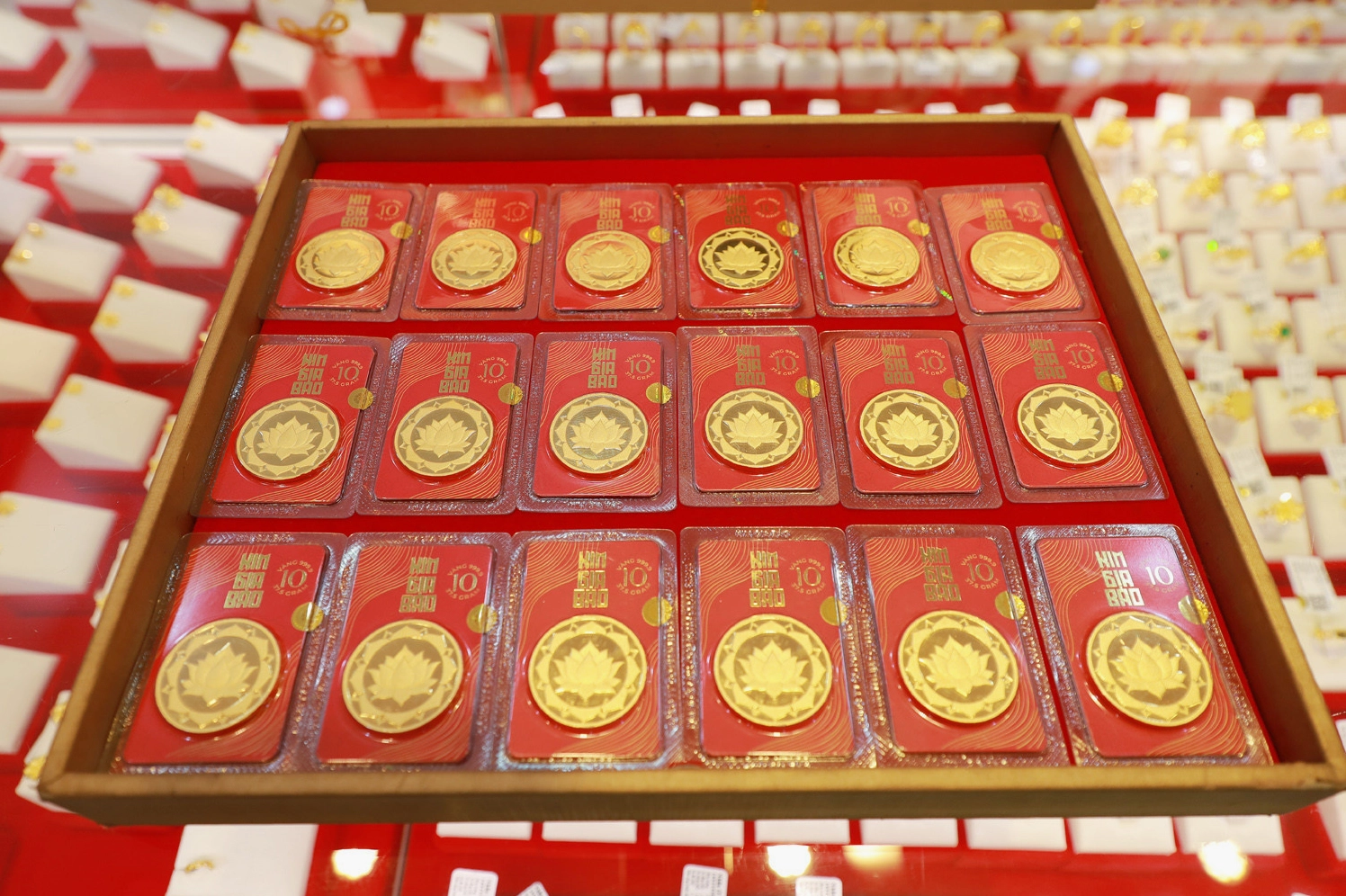 Giá Vàng Kim Gia Bảo 2026: Cập Nhật & Phân Tích Chuyên Sâu Nhà đầu tư theo dõi biến động giá vàng
