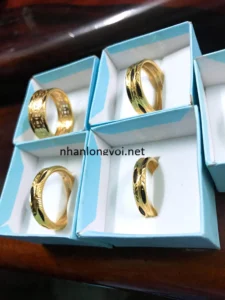 nhan-vang-mi-hong-bieu-tuong-tinh-yeu-va-su-may-man-2026_385