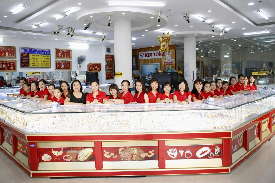 Đội ngũ nhân viên tư vấn chuyên nghiệp tại Kim Tôn